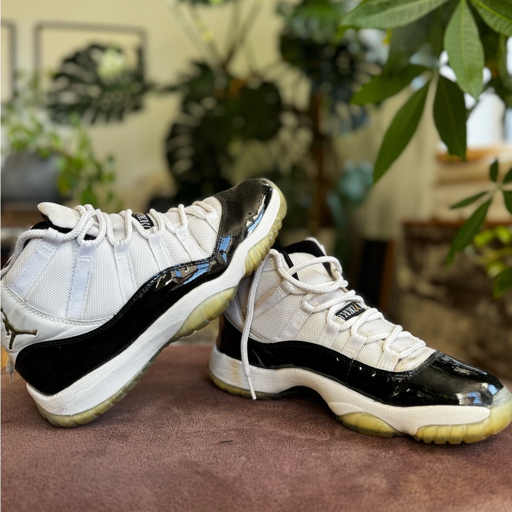 Black and White High-Top Sneakers Jordan 11